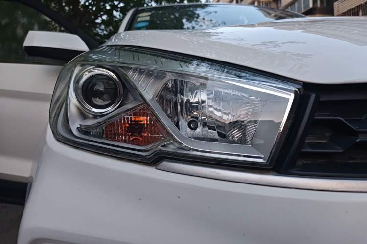 Used Wuling Hongguang S3 2018 1.5L Manual Comfort Model China V Standard Right Front Headlight