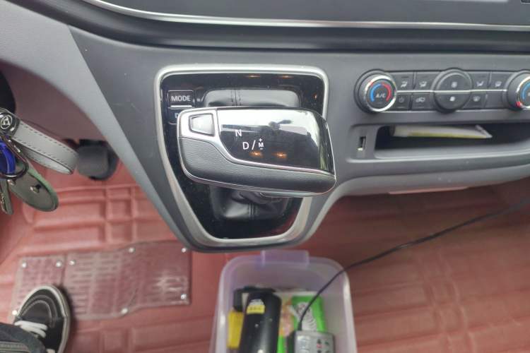 Used SAIC MAXUS Xintu V80 2025 PRO Aoyuntong 2.0T Automatic Long Wheelbase Ultra-Low Roof 6/7/8/9-Seater