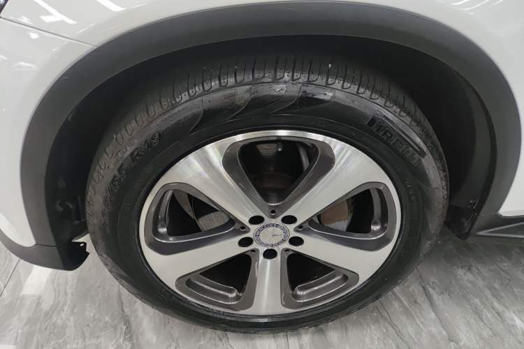 Used Mercedes-Benz GLC 2016 GLC 260 4MATIC Luxury Model Left Front Wheel Hub