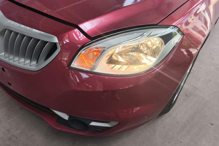 Used Brilliance H330 2013 1.5L Automatic Comfort Edition Left Front Headlight