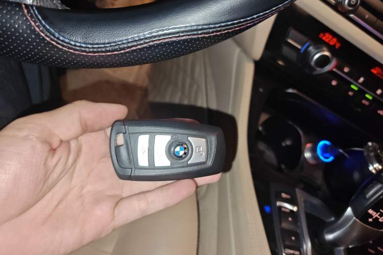 Used BMW 5 Series 2014 520Li Elegant Model
