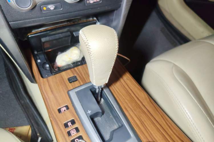 Used Nissan Teana 2011 Duke 2.5L XV Luxury Edition Gear Lever