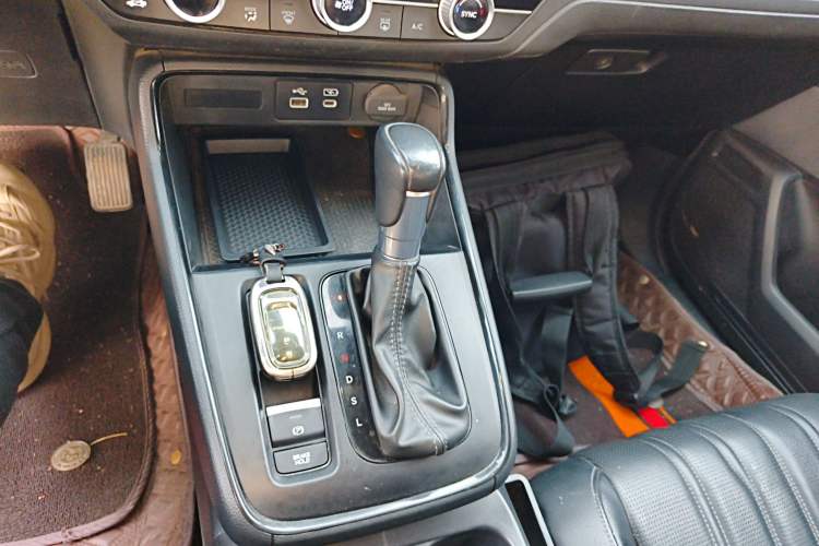 Used Honda Breeze 2023 240TURBO Two-Wheel-Drive Luxury Edition 5 Seats Gear Lever