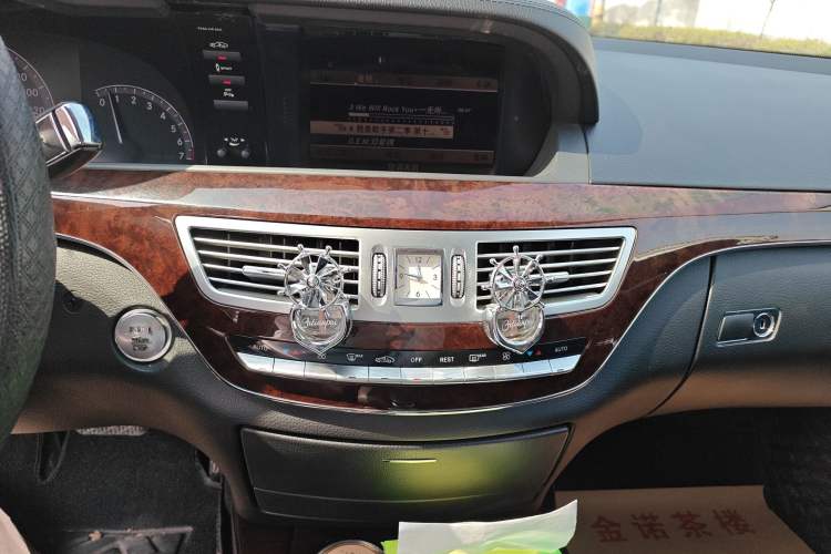 Used Mercedes-Benz S-Class 2010 S 300 L Luxury Model
