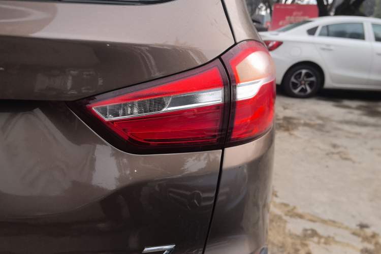 Used SWM X7 2016 1.8L Manual Comfort Version 7 Seats Exterior 3