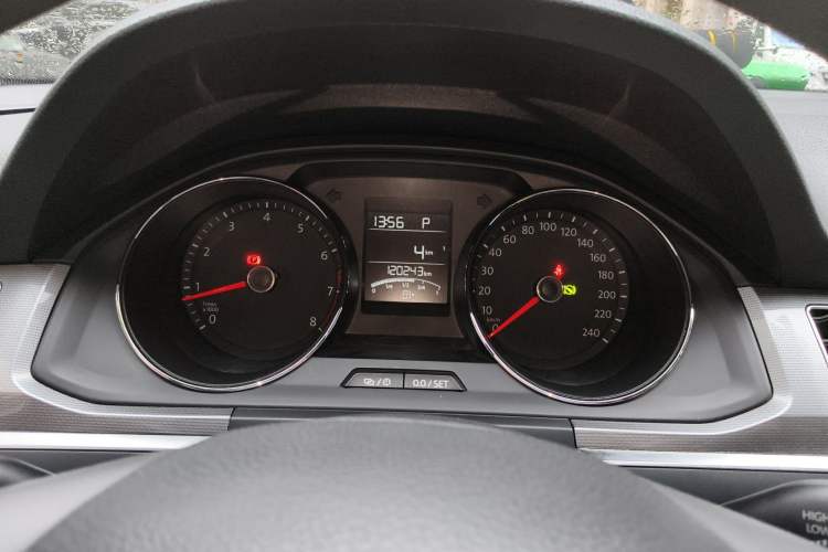 Used Volkswagen Bora 2016 1.6L Automatic Fashion Model Instrument Cluster