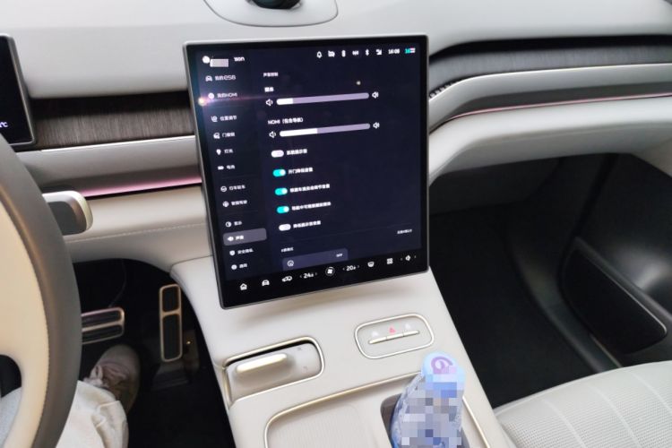 Used Nio ES8 2024 75 kWh Executive Edition Audio And AC Panel