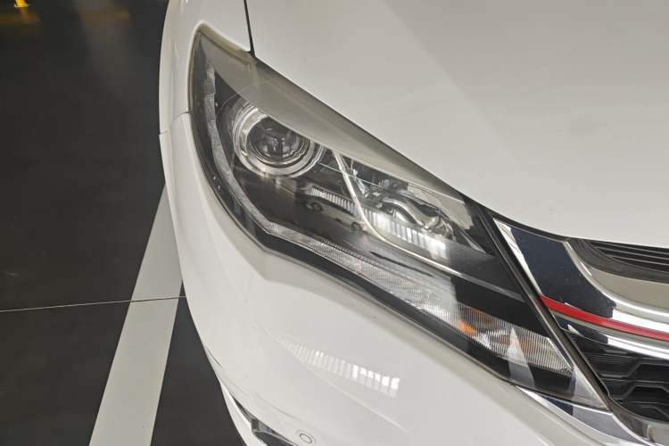 Used BYD S7 2017 2.0T Automatic Luxury Model Right Front Headlight