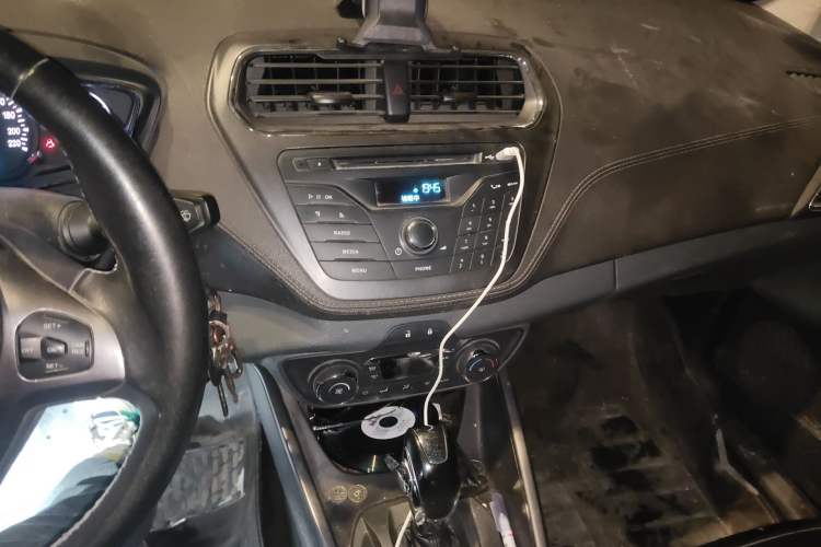 Used Ford Escort 2015 1.5L Automatic Fashion Model Audio And AC Panel