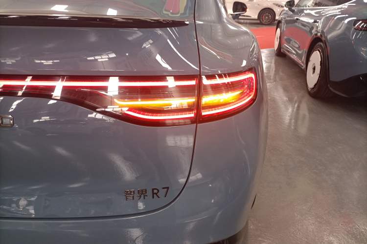 Used Hima Luxeed R7 2024 All-Electric 736 km Ultra
