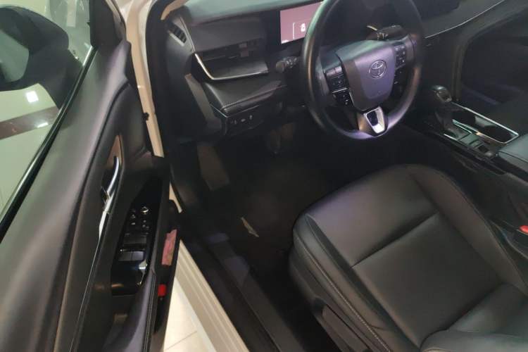 Used Toyota Camry 2024 Dual-Motor 2.0 HE Elite Edition
