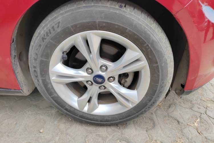 Used Ford Focus 2012 Hatchback 1.6L Automatic Fashion Edition Right Front Wheel Hub