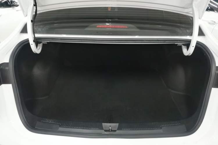 Used Roewe i5 2026 Model 1.5L Manual Comfort Version
