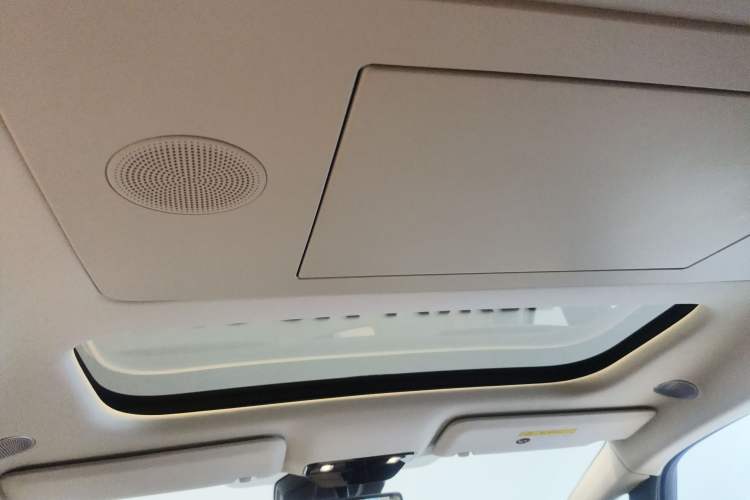 Used Li Auto MEGA 2024 Ultra Model
