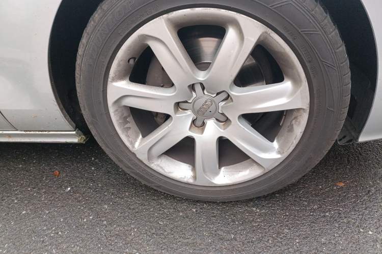 Used Audi A7 2012 2.8FSI quattro Ambition model Right Front Wheel Hub