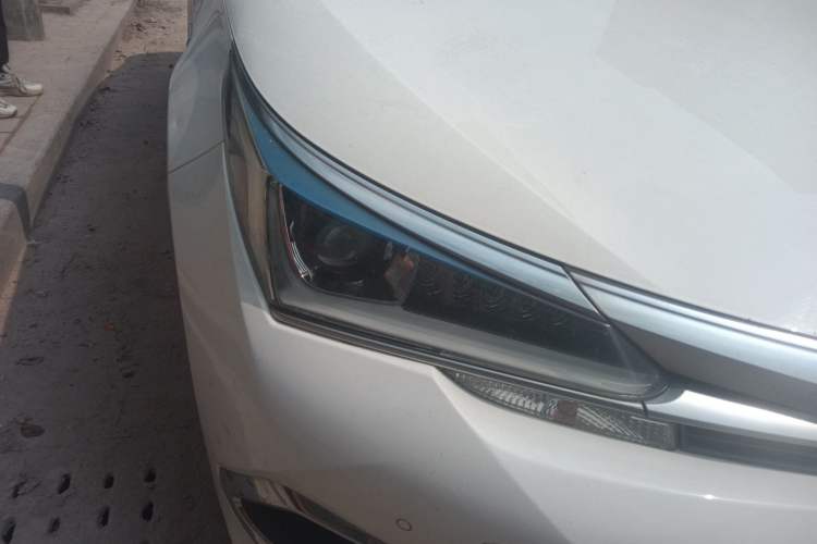 Used Toyota Corolla 2017 Revised Dual-Engine 1.8L E-CVT Elite Edition Right Front Headlight