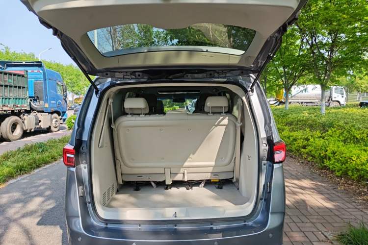 Used Buick GL8 2021 Land Cruiser Executive Class 652T Luxury Model
