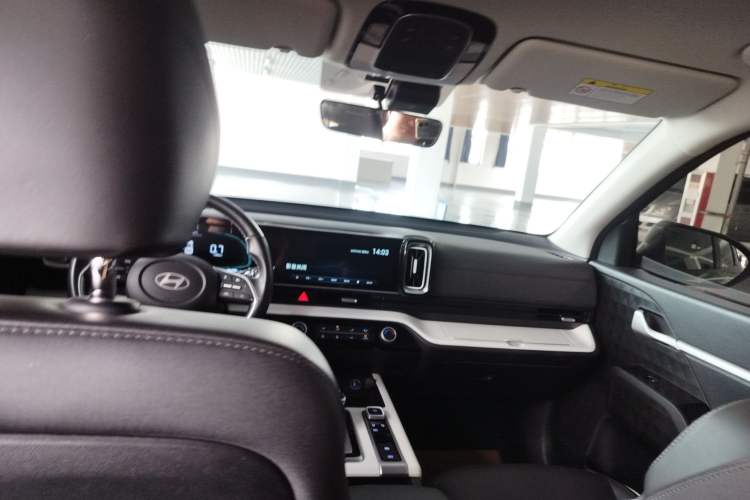 Used Hyundai ix35 2023 Musso 2.0L Prestige LUX Edition Headliner