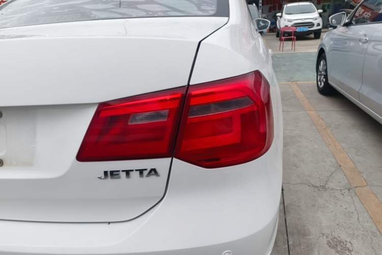 Used Volkswagen Jetta 2013 1.6L Automatic Fashion Model
