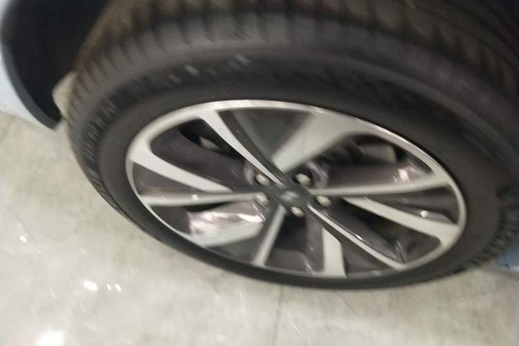 Used Li Auto ONE 2021 Extended-Range 6-Seater Version Right Rear Wheel Hub