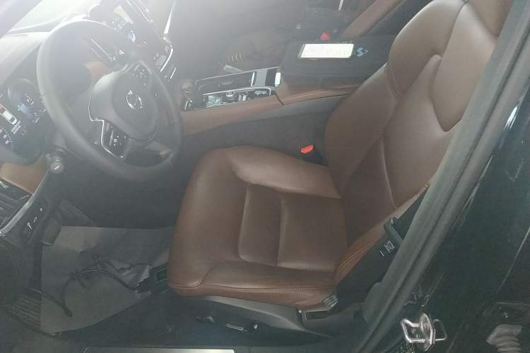 Used Volvo S90 New Energy 2021 T8 eDrive Hybrid Zhiyi Luxury Edition
