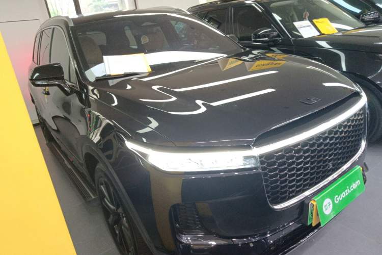 Used Li Auto ONE 2021 Extended-Range 6-Seater Version Front Right 45 Deg