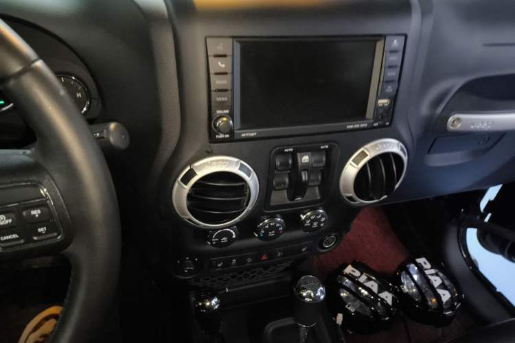 Used Jeep Wrangler 2015 3.0L Sahara Four-Door Comfort Edition
