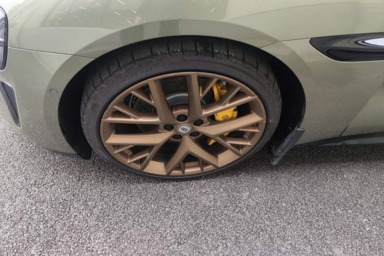 Used Xiaomi Auto SU7 2024 Four-Wheel Drive Ultra-Long Range Advanced Intelligent Driving Max Edition Left Front Wheel Hub