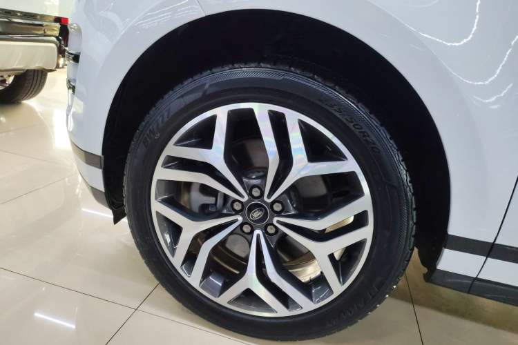 Used Land Rover Range Evoque New Energy 2023 Aurora L P300e Plug-in Hybrid Electric Version Left Front Wheel Hub