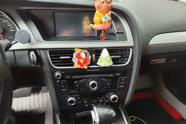 Used Audi A4L 2015 35 TFSI Automatic Standard Model Audio And AC Panel