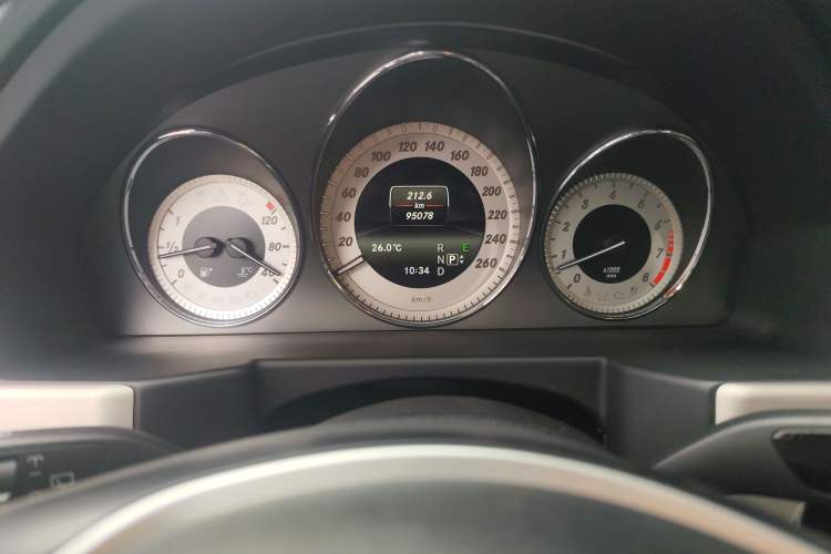 Used Mercedes-Benz GLK-Class 2013 GLK 300 4MATIC Dynamic Sunroof Model