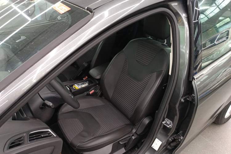 Used Ford Focus 2017 Sedan 1.6L Automatic Fashion Edition Smart Drive Version
