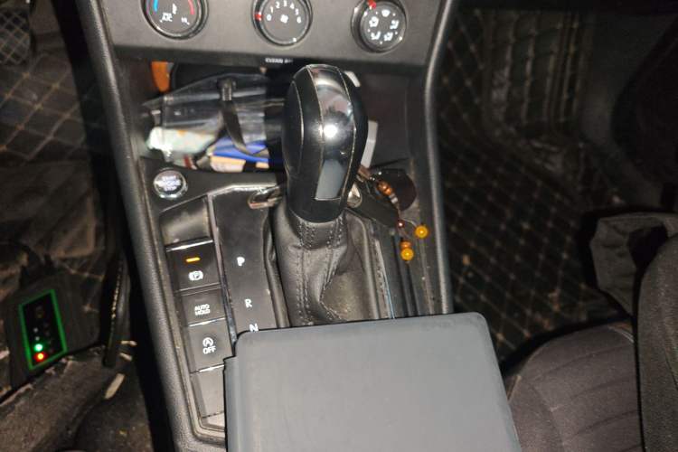 Used Volkswagen Lavida 2022 1.5L Automatic Vision Edition Gear Lever