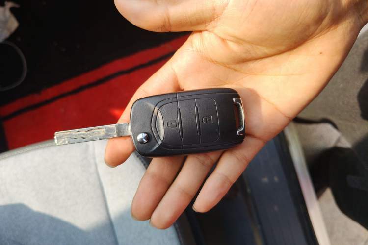 Used Wuling Yangguang 2024 300KM Comfort Version Passenger Van 75kW