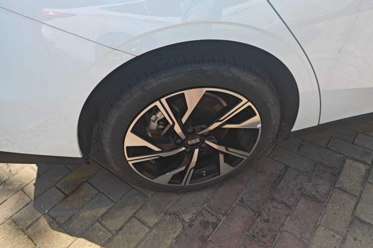 Used Geely Galaxy L6 2023 125km Starship