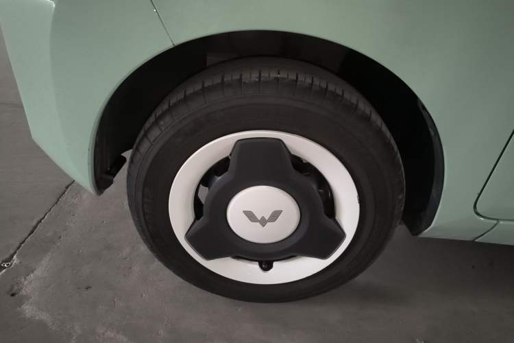 Used Wuling Hongguang MINIEV 2021 Macaron Fashion Model Lithium Iron Phosphate Left Front Wheel Hub