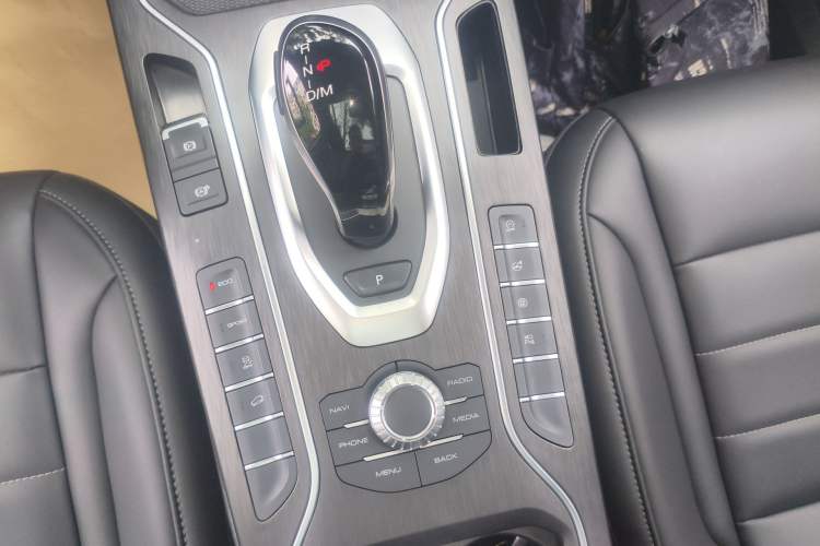 Used Wey VV5 2021 1.5T Two-Wheel Drive Color Pioneer