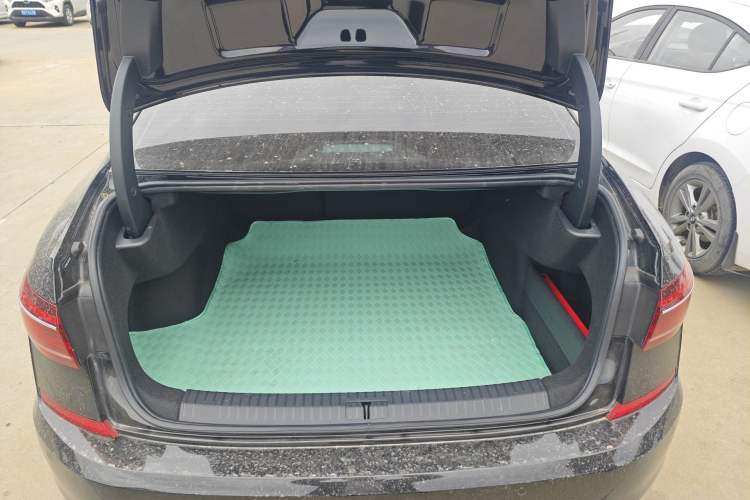 Used Volkswagen Passat 2025 Outstanding Model 380TSI Dragon Glory Edition
