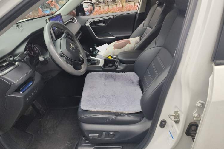 Used Toyota Wildlander 2022 2.0L CVT 4x4 Luxury PLUS Edition
