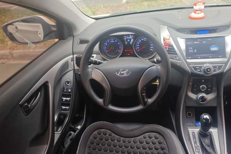 Used Hyundai Elantra (5th Generation / Langdong) 2015 1.6L Automatic Fashion Model Steering Wheel