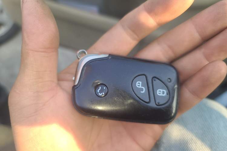 Used BYD S6 2011 2.0L Manual Luxury Edition
