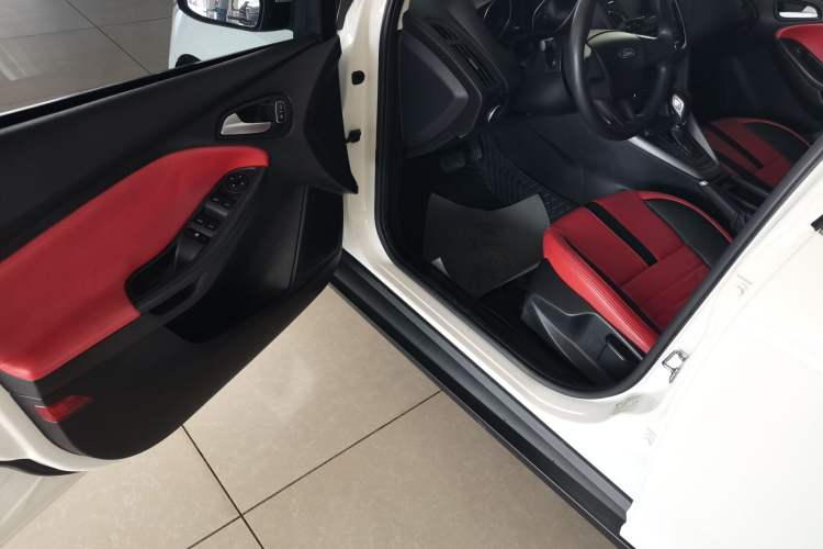 Used Ford Focus 2018 Hatchback Classic 1.6L Automatic Comfort Plus SmartDrive Edition