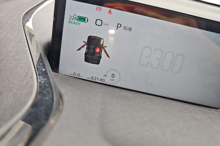 Used Baojun E300 2020 Starry Intelligence Edition Odometer Close Up