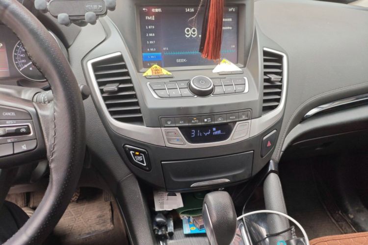 Used Dongfeng Fengdu MX5 2016 2.0L Automatic Flagship Edition Audio And AC Panel