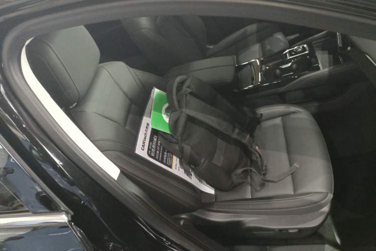 Used Buick Envision 2025 25T Entry-Grade Platinum Edition Right Front Seat