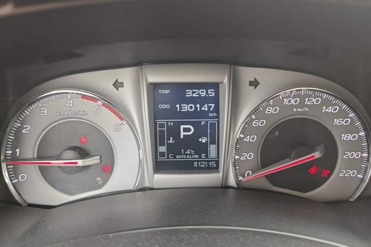 Used Isuzu D-MAX 2015 2.5T Two-Wheel Drive Automatic High-Performance Elite Version 4JK1
