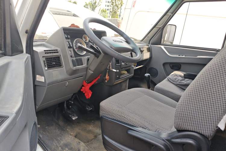 Used Iveco Daily 2014 2.5T-A35 NJ6484ACM47Z4
