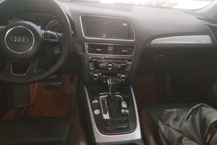 Used Audi Q5 2017 Plus 40 TFSI Technology Model
