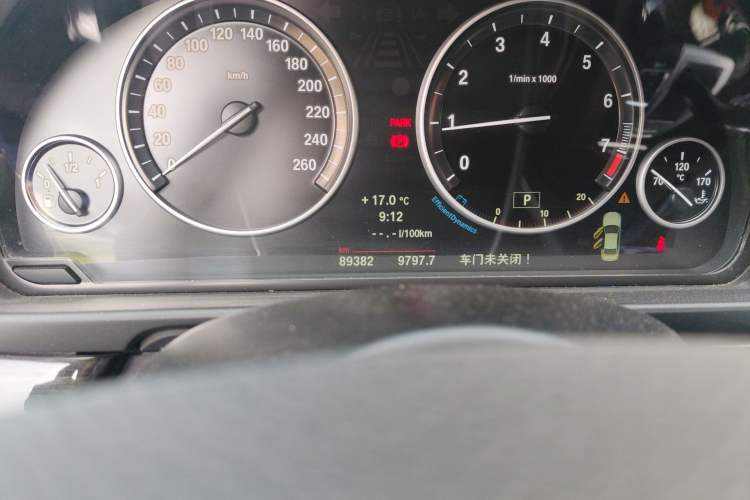 Used BMW 5 Series 2013 525Li Luxury Model Odometer Close Up