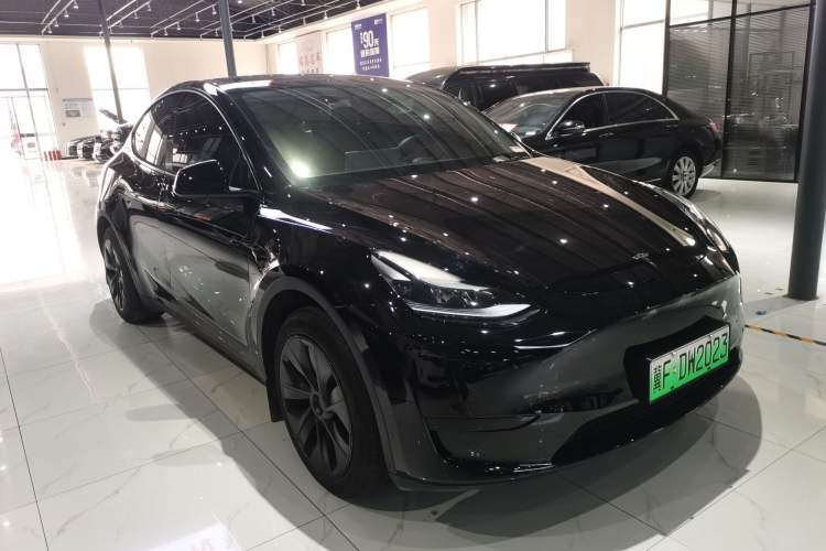 Used Tesla Model Y 2023 Rear-Wheel-Drive Version Front Right 45 Deg